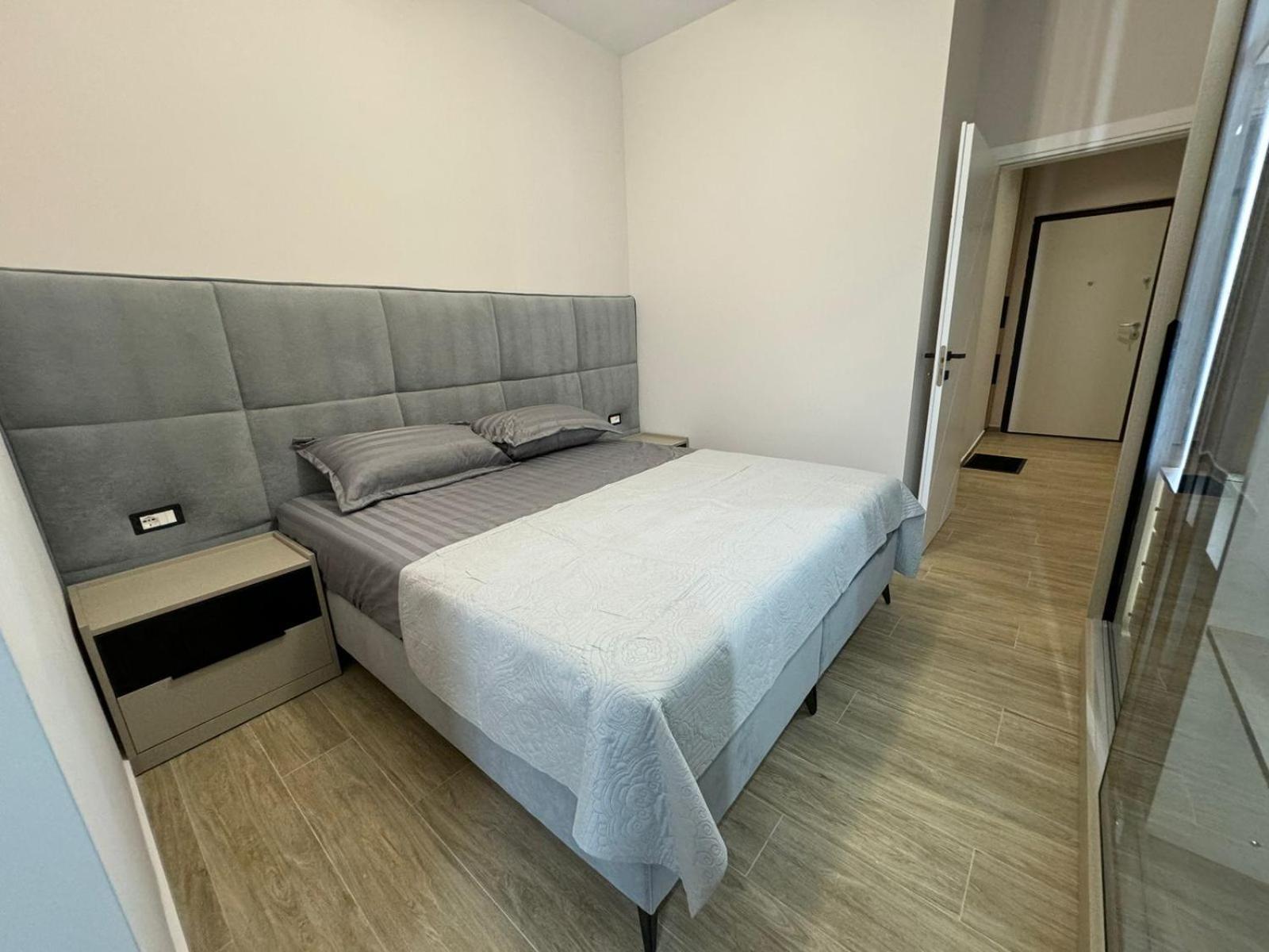 Isla's Luxurious Seaside Apartman Durrës